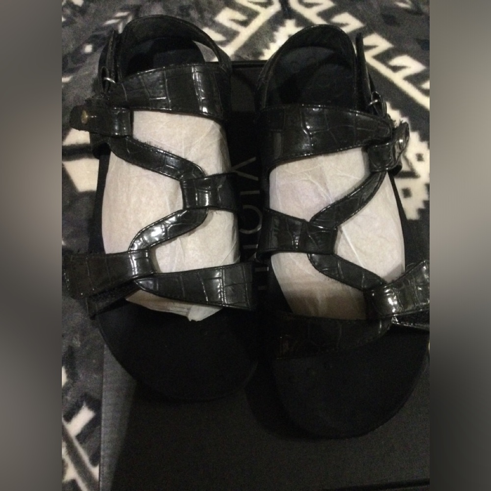 Size 9 black croc gloss Vionic Sandal